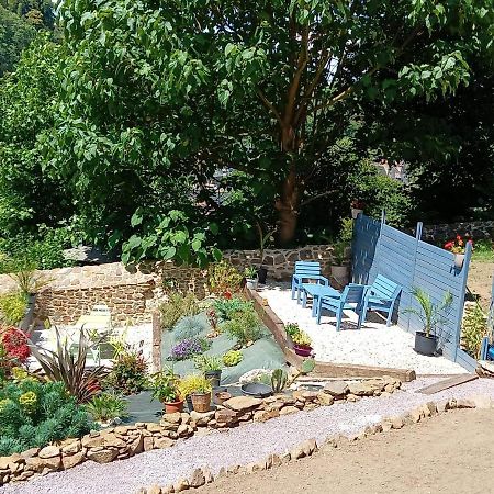 Chambre D'Hote Familiale De La Maison Bleue Lanvallay Kültér fotó