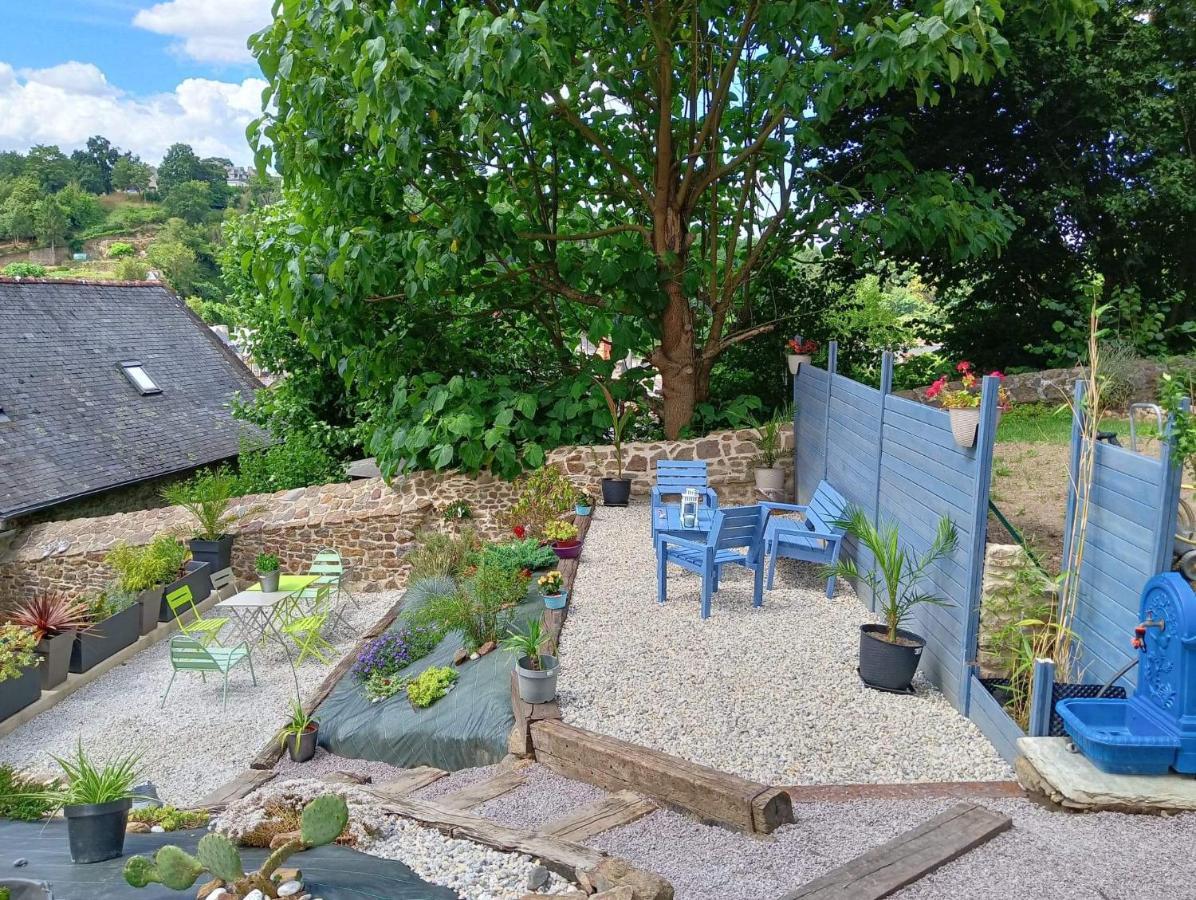 Chambre D'Hote Familiale De La Maison Bleue Lanvallay Kültér fotó