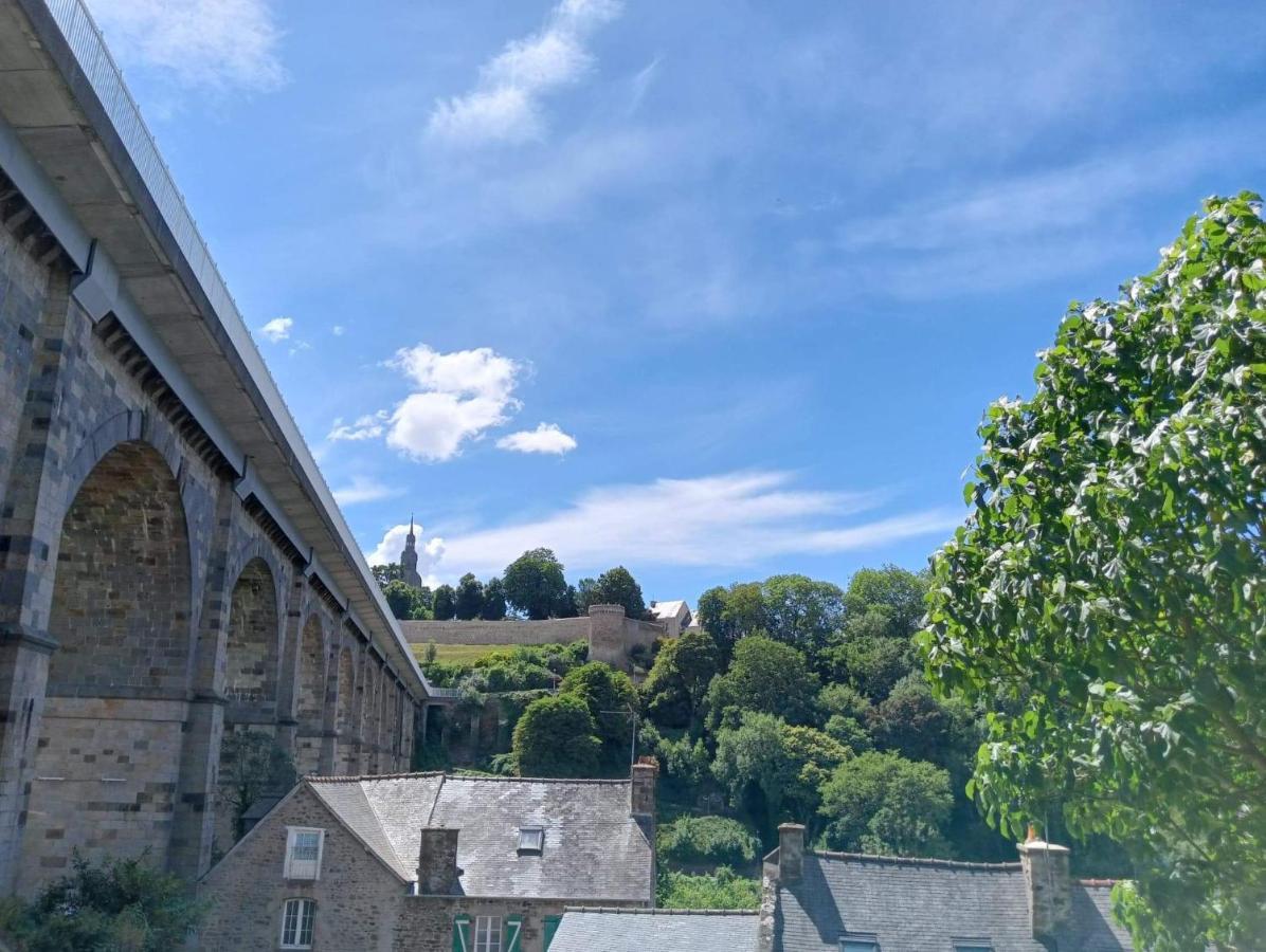 Chambre D'Hote Familiale De La Maison Bleue Lanvallay Kültér fotó
