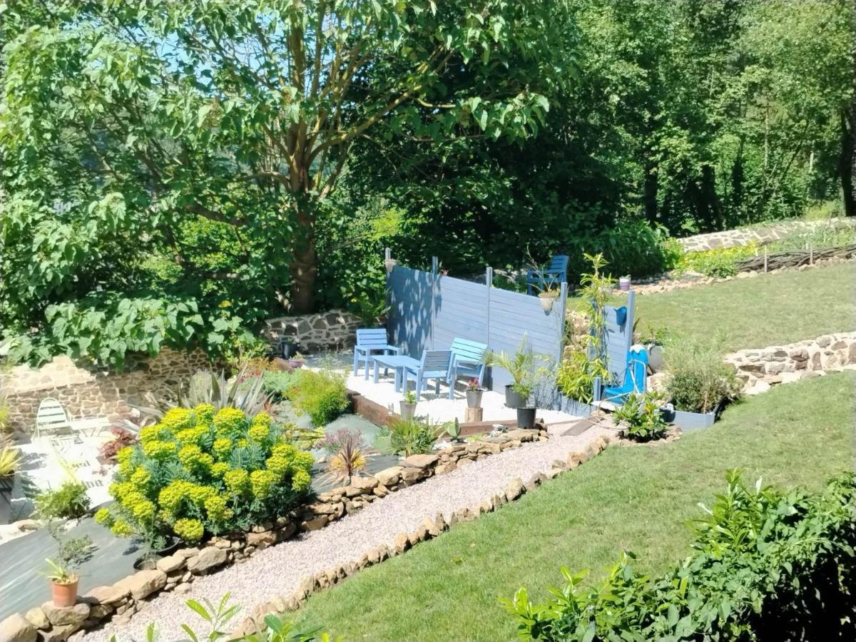 Chambre D'Hote Familiale De La Maison Bleue Lanvallay Kültér fotó