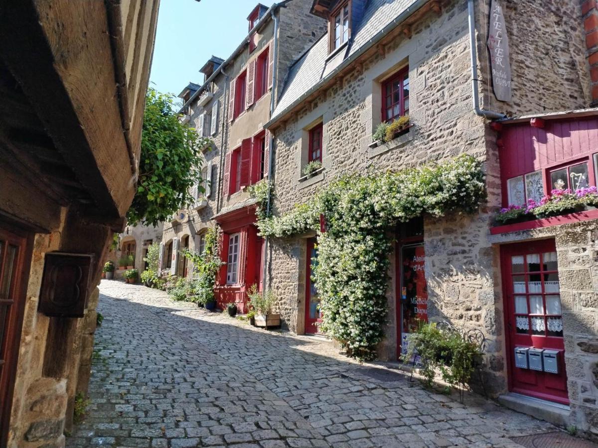 Chambre D'Hote Familiale De La Maison Bleue Lanvallay Kültér fotó