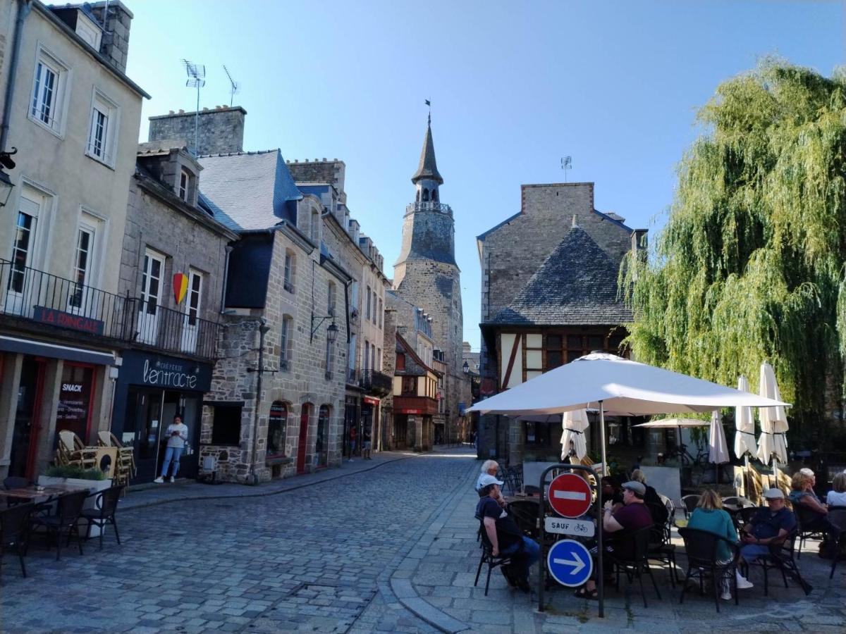 Chambre D'Hote Familiale De La Maison Bleue Lanvallay Kültér fotó