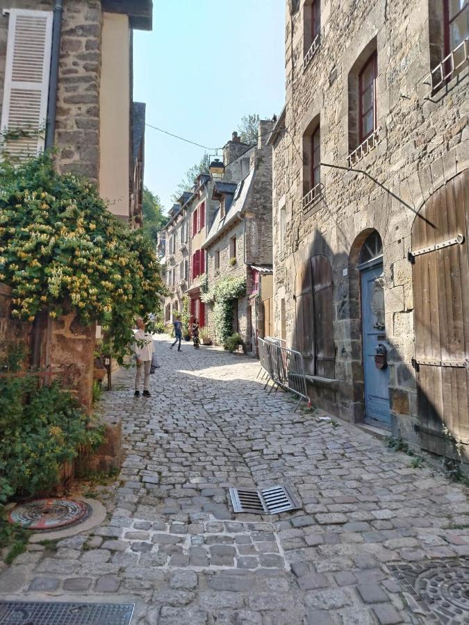 Chambre D'Hote Familiale De La Maison Bleue Lanvallay Kültér fotó